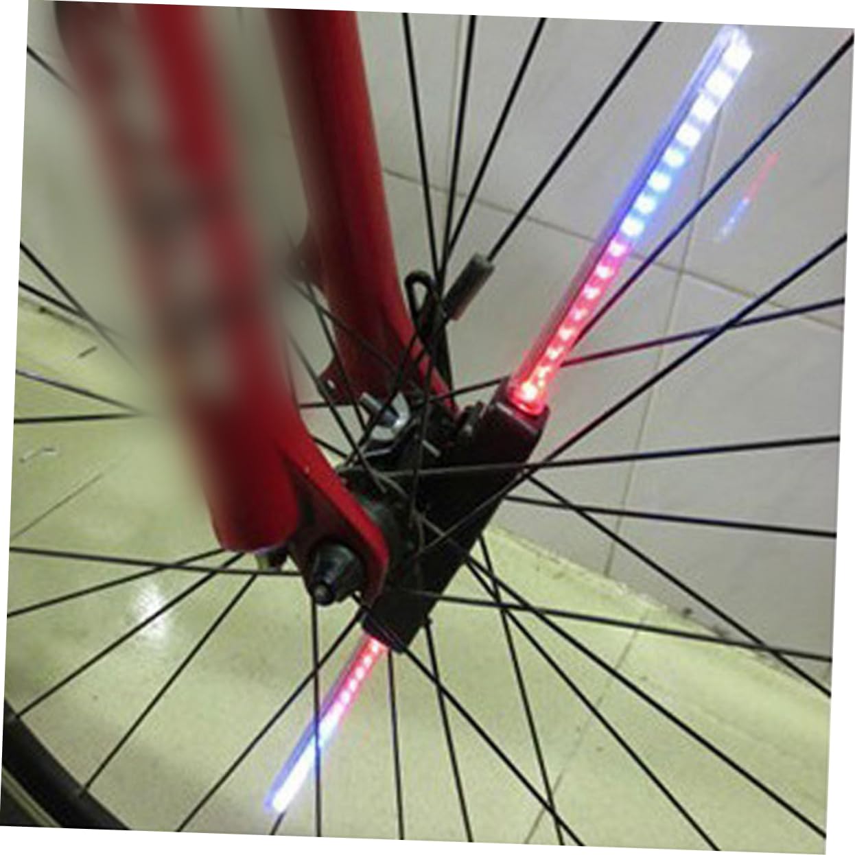 BESPORTBLE LED Bike Wheel Lights Impermeabili Batteria per Biciclette Facili Installare Design Unico