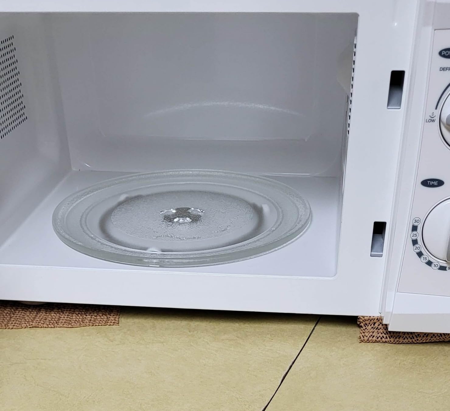 12/mo Finance Commercial Chef CHM660 Counter Top Microwave, 0.6