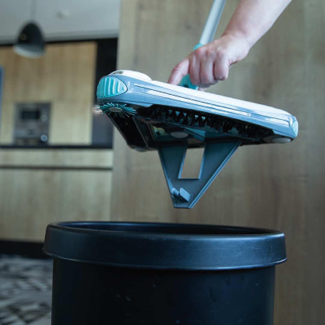 Livington Deeper Sweeper - Limpiador de Suelo inalámbrico con 4 cepillos giratorios - Diseño triángulo - Escoba eléctrica con luz LED - Escoba inalámbrica sin Bolsa - Cabezal Giratorio Flexible -