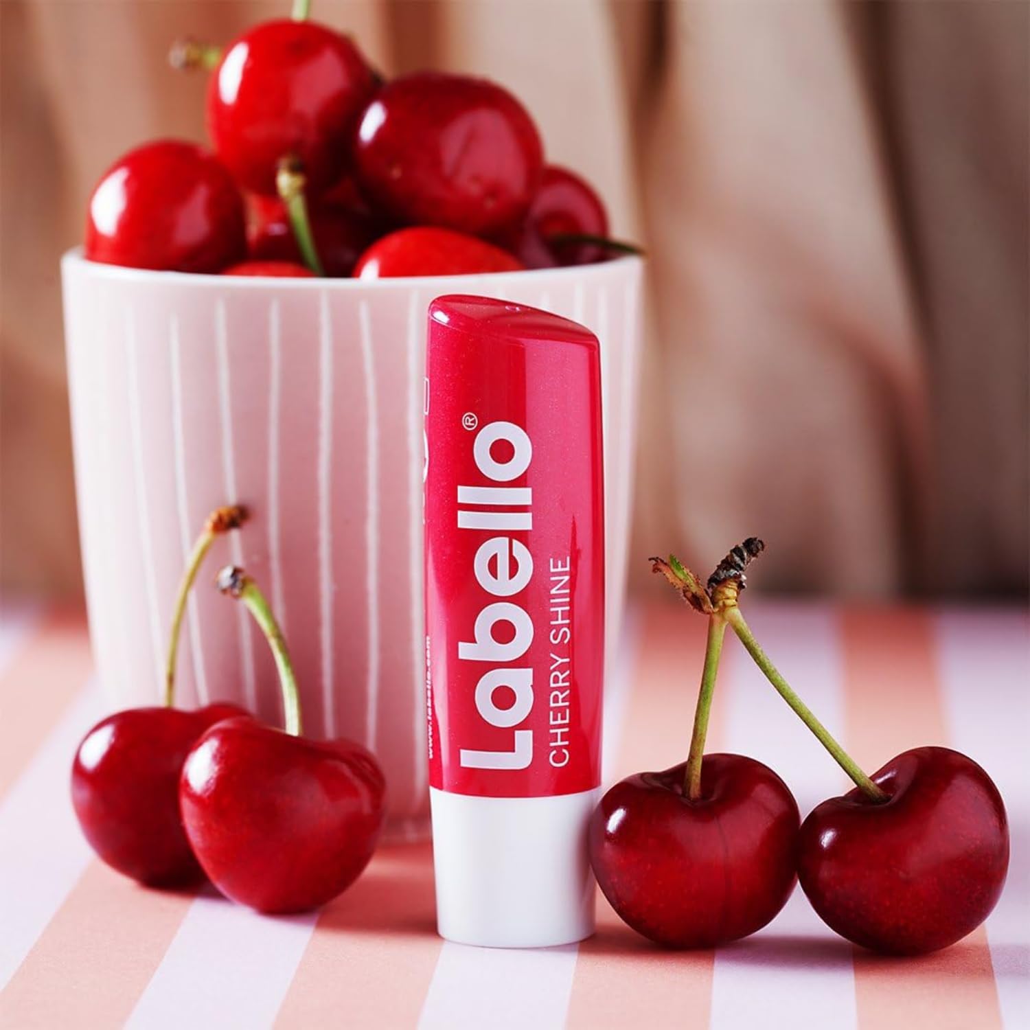 Balsamo Labbra Idratante Rosso Ciliegia – Effetto Brillante con Estratti Fruttati – 4,8 g kit con Spugna Brandizzata SPESA & RISPARMIO Inclusa – Variazioni 4/6/8/10 Pezzi (8)