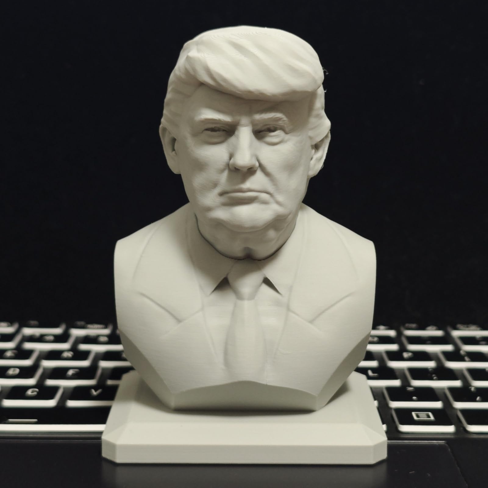 ネイバーフッド　トランプ大統領 陶器胸像 Amazon.co.jp: Womeet ドナルド・トランプ バスト・トランプ像