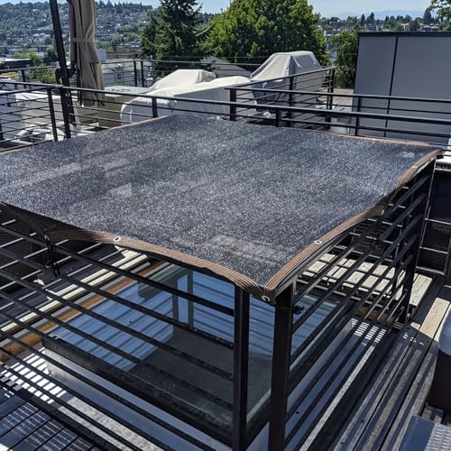 Bâche en maille robuste anti-UV avec œillets pour ombrager durablement la cour