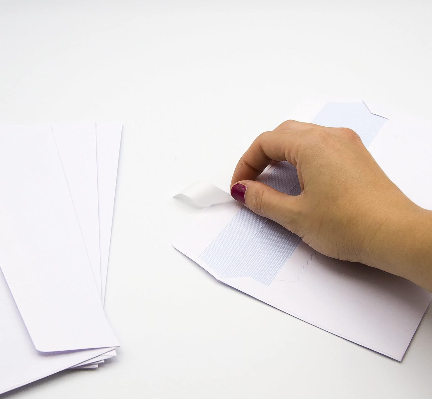 Paper Envelopes, American White Without Window, Measure 225 x 115 mm, White Paper Envelopes for Letters and Documents, 90 g/m² Envelopes with Self-Adhesive Closure · m-office (1000 Units)