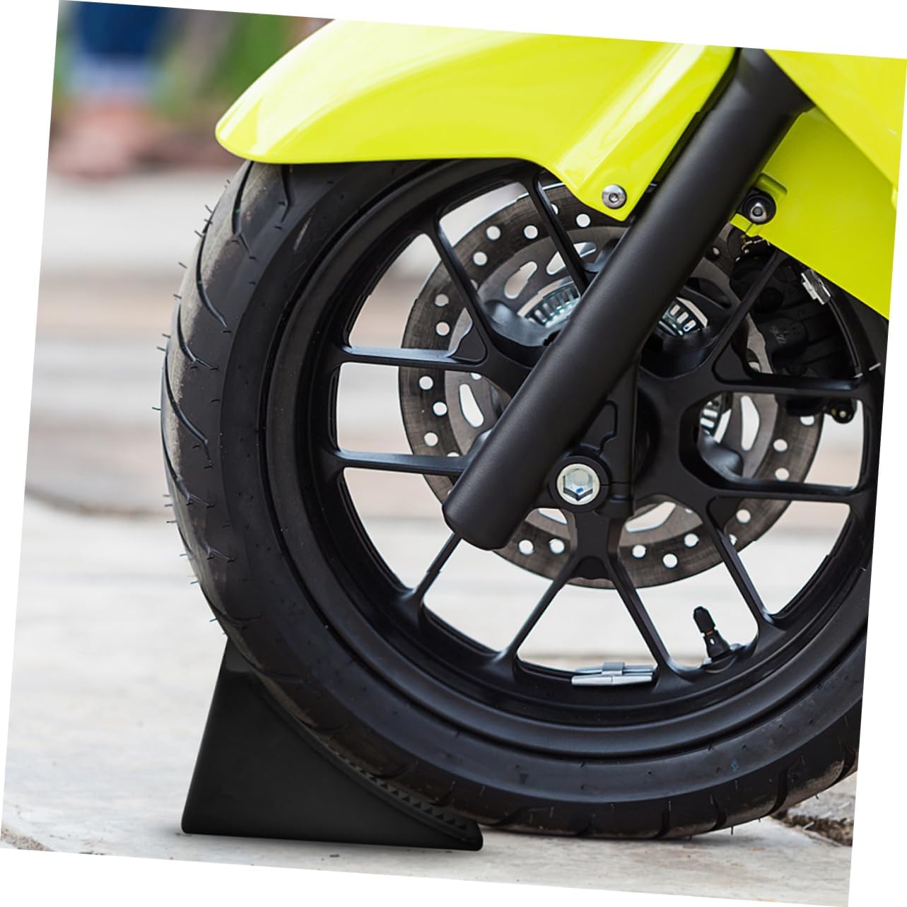 2pcs Rubber Wheel Chocks Fit for Rvs Trailers Cars Stabilizers Triangular Shape for Safety