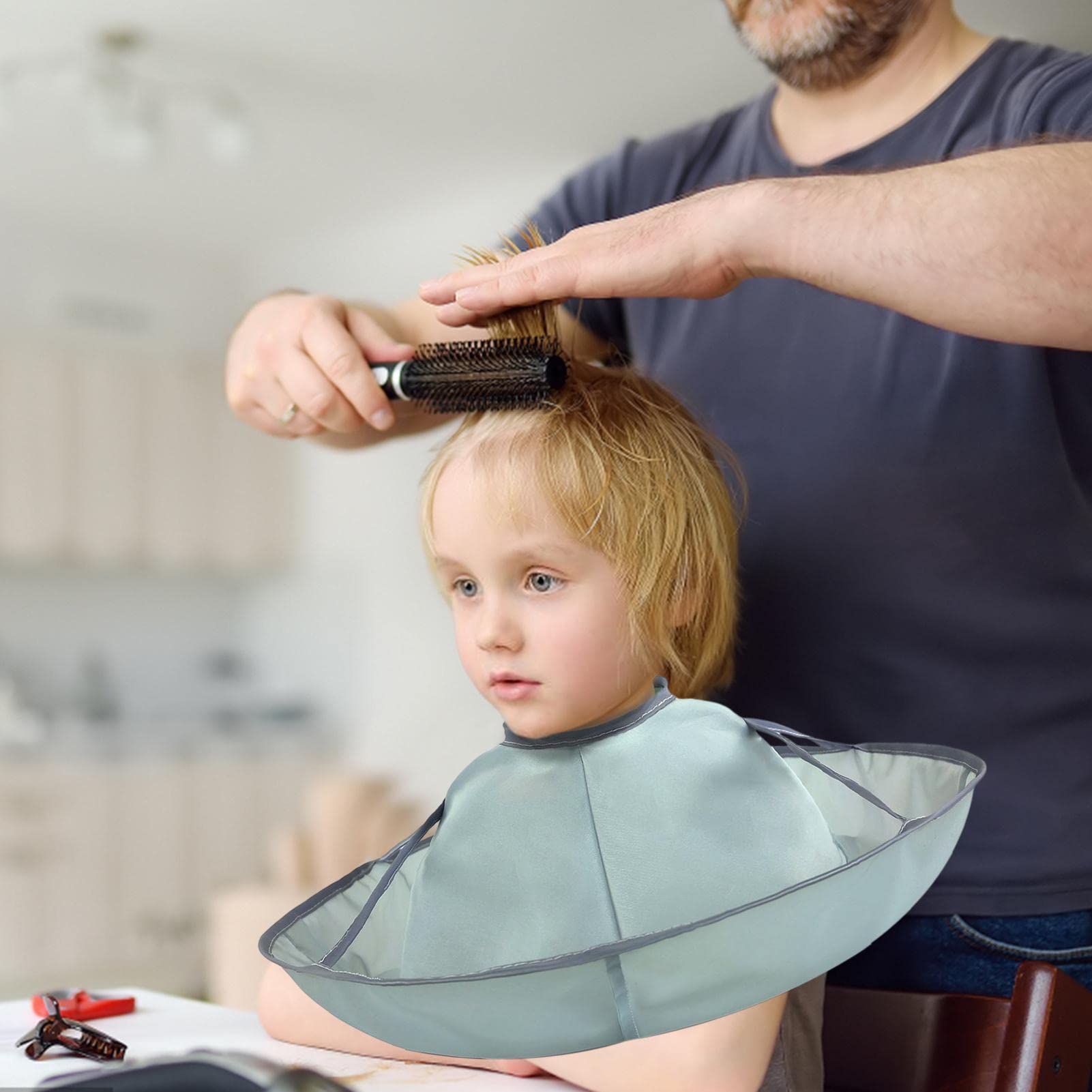 Dino-Friseurumhang – Praktischer Haarschutz Für Zu Hause Oder Salon