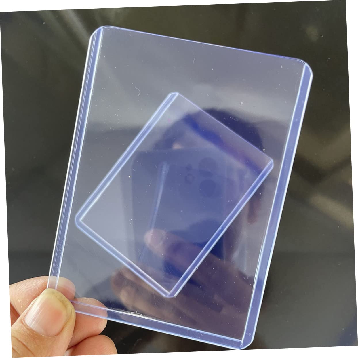 ibasenice 100 Bustine Protettive per Carte da Gioco in Pvc Blu, Resistenti All’attrito e Riutilizzabili, Custodia Trasparente per Collezioni e Carte da Trading
