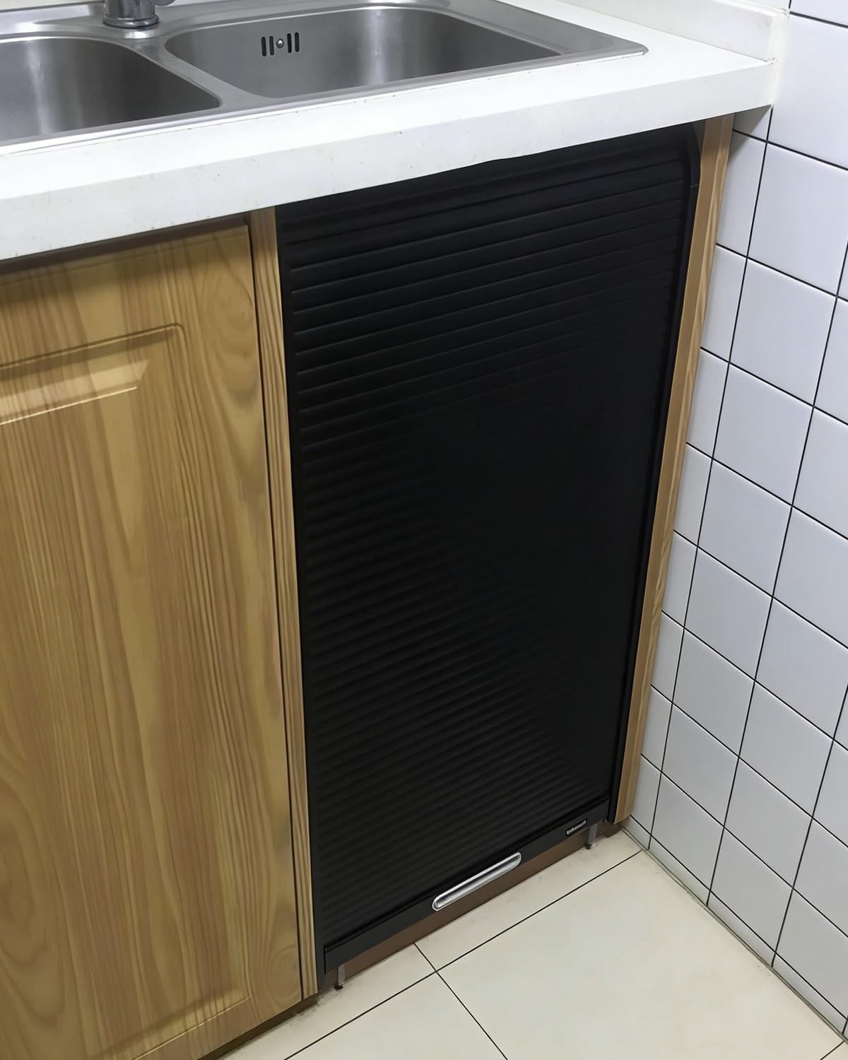Zestaw dekoracyjnych prowadnic aluminiowych do drzwi tamburowych Concertina, panel przesuwny na wymiar do spiżarni, patio, garażu, oszczędzająca miejsce brama zwijana (65 x 130 cm