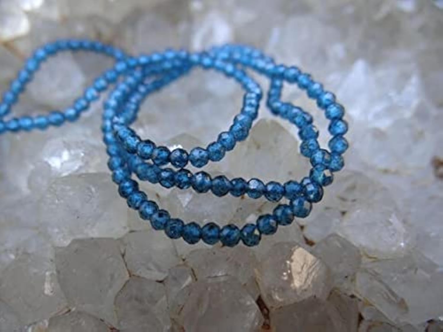 Quartz London Blue 2mm pour fabriquer des bijoux fins et bracelets en perles