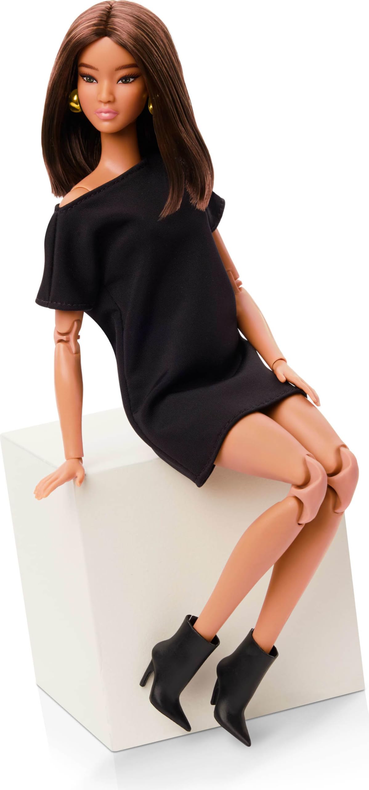 Amazon.com: Barbie Basics Model 01 Collector Doll with Brunette Hair, Black Mini Dress & Shoes, Universal-fit Fashions, Posable Body & Swappable Doll Head : Toys & Games