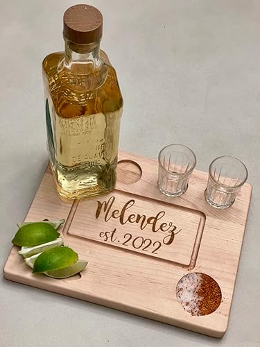 Personalized Tequila Shot Flight Board With Lime Wedge & Salt Holders,Bachelor or Bachelorette Gift,Housewarming Party Gift,Last Name Board (Maple) disponible en Yaxa Colombia