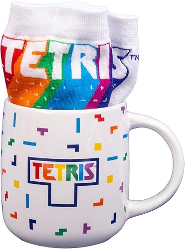 Miniatura 2 de Fizz Creations Juego de taza y calcetines Tetris Juego de regalo retro para juegos. Incluye taza de cerámica de 15.2 fl oz de capacidad y calcetines