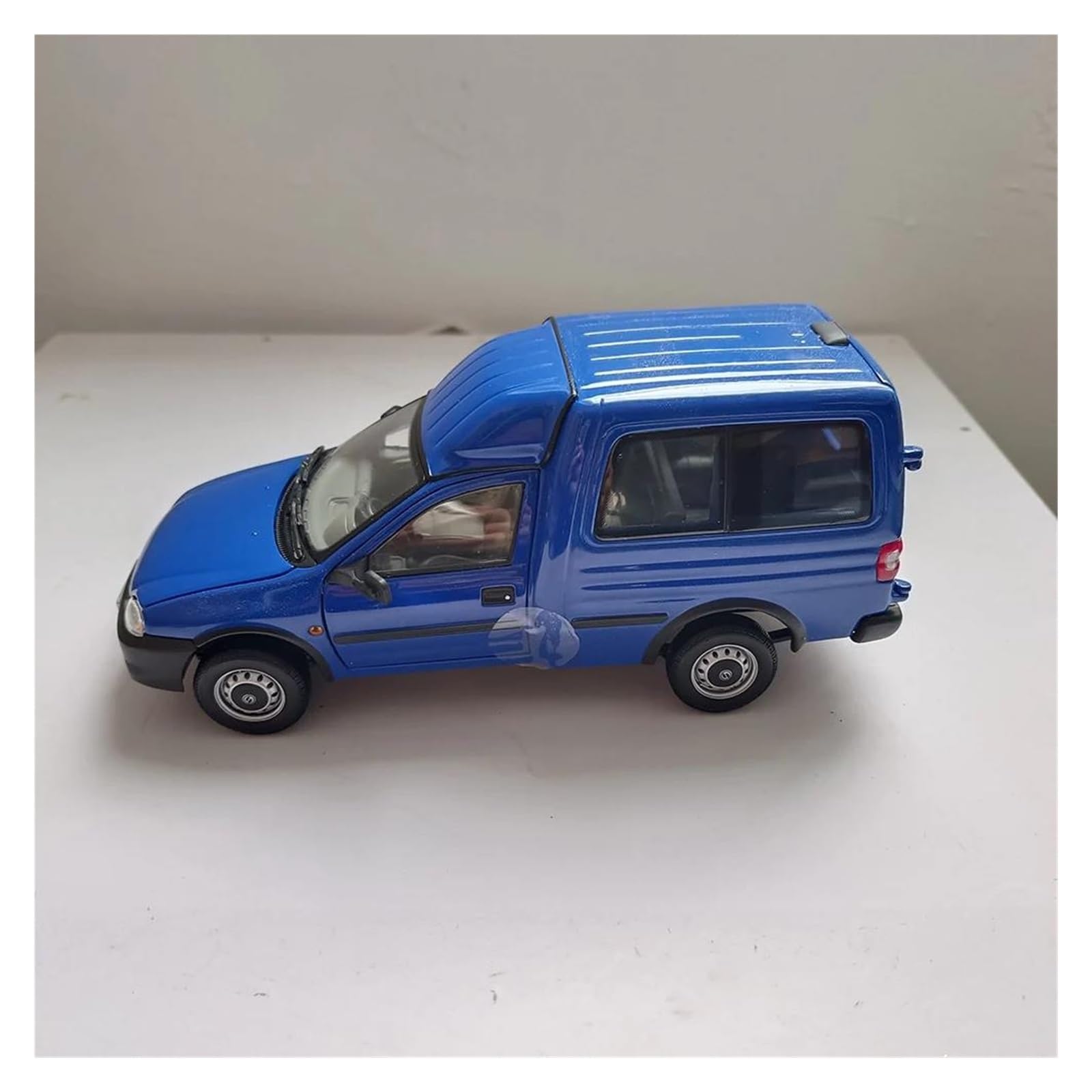Metallo Scala Replica 1 24 Per Sabre Simulazione Auto In Lega Modello Statico Collezione Fan Souvenir Regalo Garage Scena Ornamento Hobby Veicoli Giochi Set(Blu)