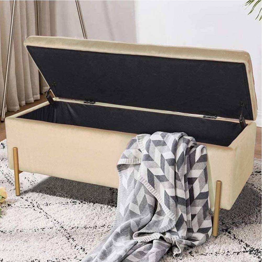 BAKAJI Cassapanca Pouf Contenitore Poggiapiedi Camera da Letto Panca Sgabello Struttura in Legno Rivestimento in Tessuto Velluto Seduta Apribile Imbottita Pidini Dorati (Beige), 105 X 44 X 44 cm