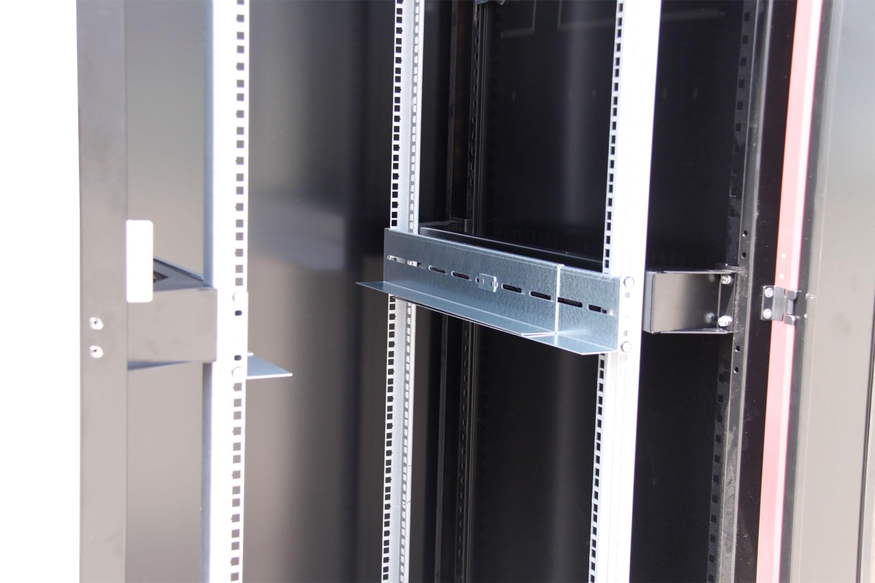 SABAJ M&D Guías Universales Rack 19" 2U, Regulables 575-1050 mm, 80 kg | Acero, norma EIA-310, 4 postes; para armarios de 800-1200 mm de fondo externo; servidores, SAI, switches y audio