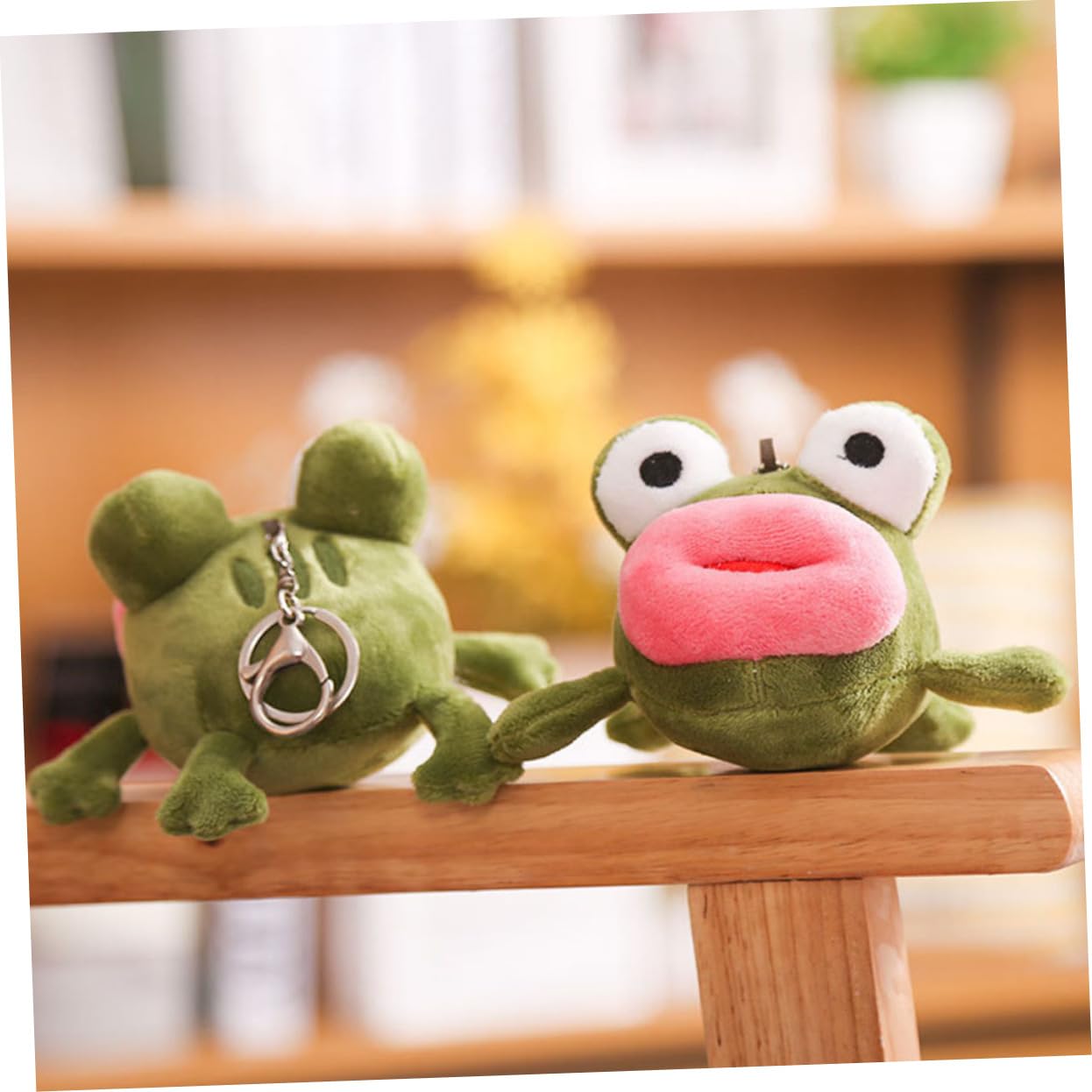 FRCOLOR Frosch Schlüsselanhänger Tierspielzeug Kuschelig Ausgestopfter Süßer Plüsch Schlüsselanhänger Tiere Frosch Plüsch Schlüsselanhänger Schlüsselanhänger Für Die