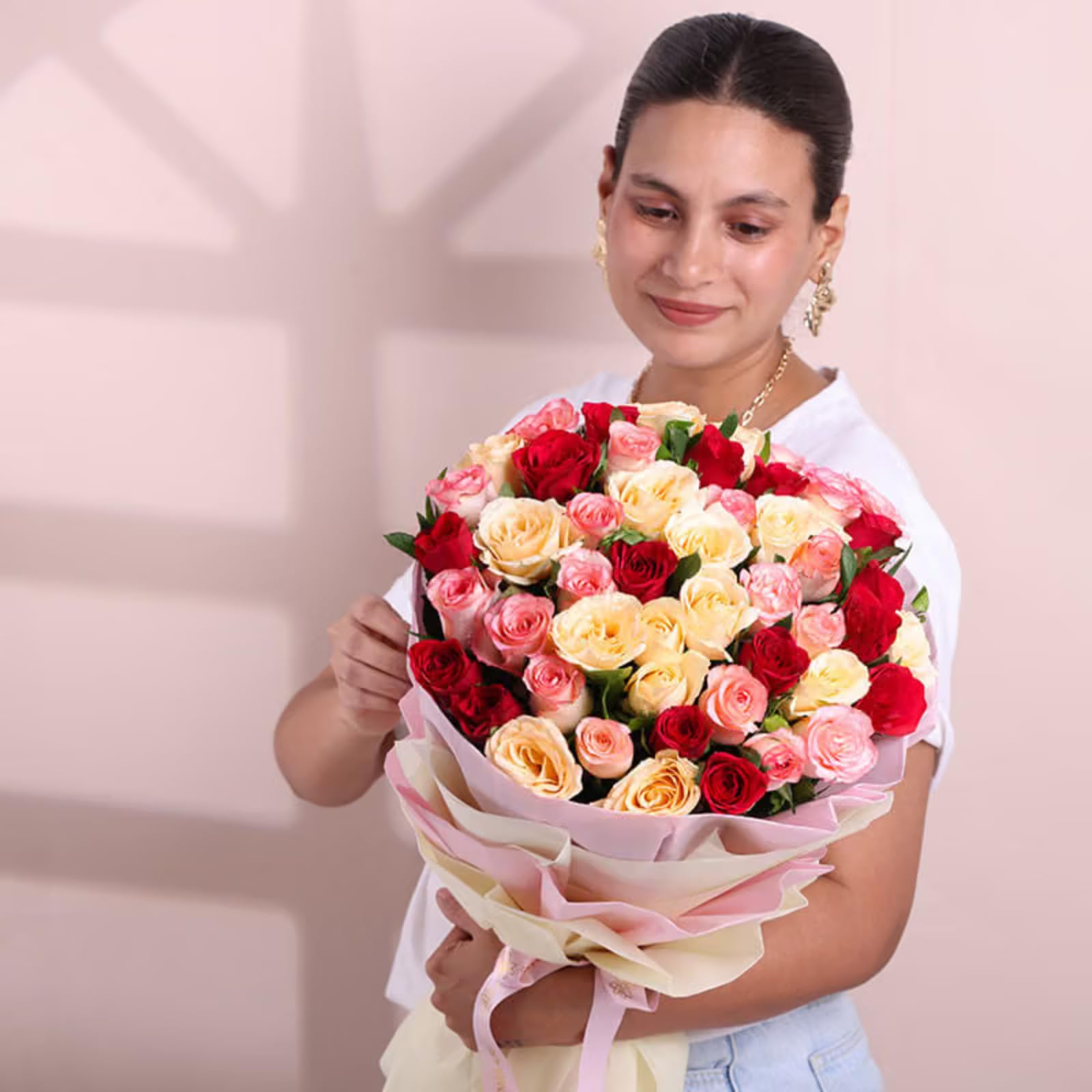 FlowerAura Premmium Fresh Live Flower Bouquet of 50 Red, Pink & Peach Roses For Birthday Gift, Anniversary Gift, Wedding Gift, Rose Day Gift, Valentine's Day Gift, New Year Gift (Same Day Delivery)-image-11