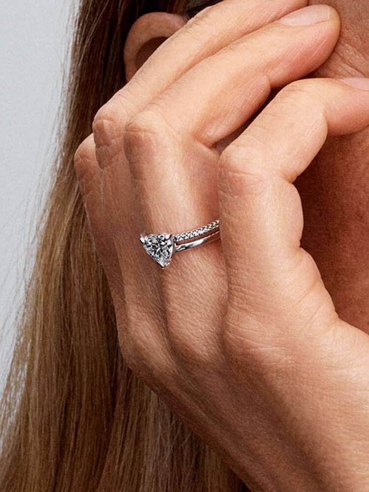 PANDORA Anello da donna in argento, doppio binario con cuore 193100C01