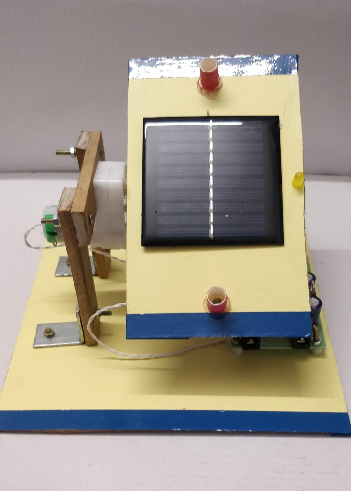 Vigyanics Automatic Solar Tracker (Single Axis) - School College Project (B0C1HH5C69) Amazon Price History, Amazon Price Tracker