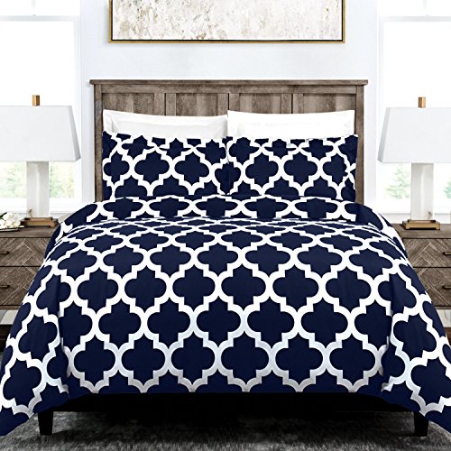 Italian Luxury Quatrefoil Duvet Cover Set - 3-Piece Ultra Soft Double Brushed Microfiber Printed Cover with Shams - Full/Queen - Navy/White