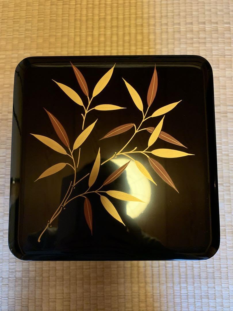 新品 三段重箱 笹本金蒔絵 越前塗り Amazon.co.jp: 三段重箱 笹本金蒔絵 越前塗り : ホーム＆キッチン