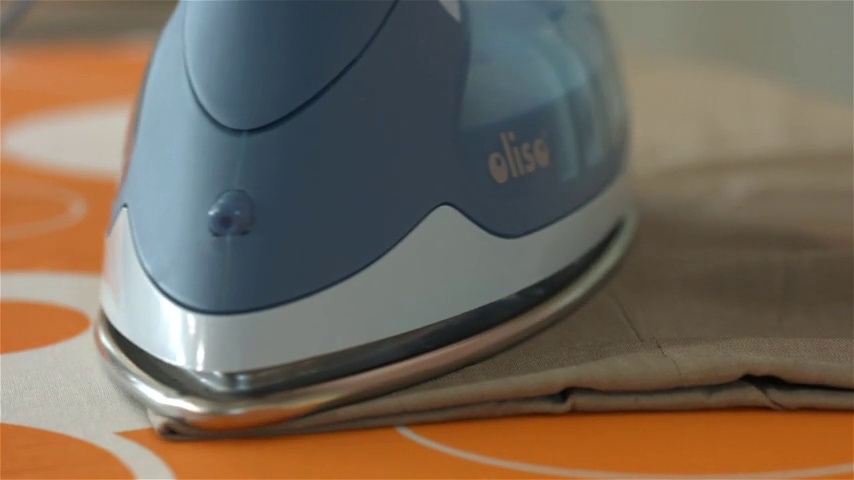 oliso(オリソ)スマートアイロン TG1050