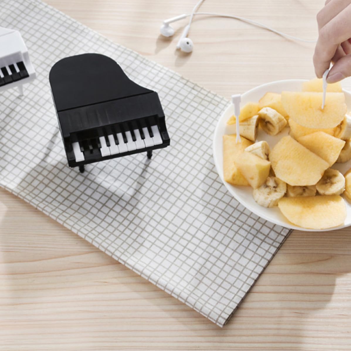Small Plastic Dessert Forks Cake Forks 2pcs Piano Shape Reusable for Party and Shower Use