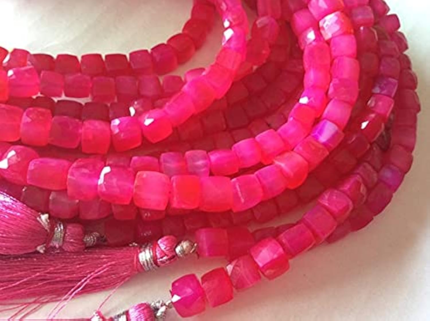 Cube 3D facetté de pierre naturelle pour vos ateliers créatifs et bijoux d'été