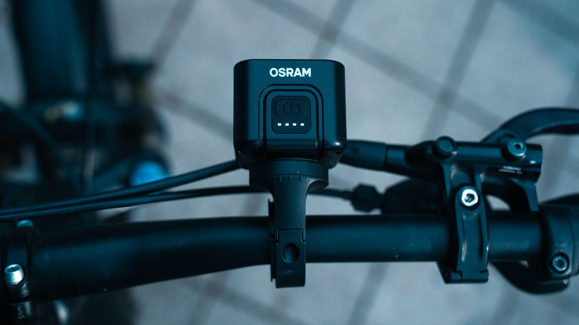 OSRAM LEDsBIKE COMPACT 50 Set, wiederaufladbares Fahrradlicht-Set – Vorder- und Rücklicht, StVZO-geprüft, Garmin-kompatible Halterun, DREI Beleuchtungsmodi, 50 Lux