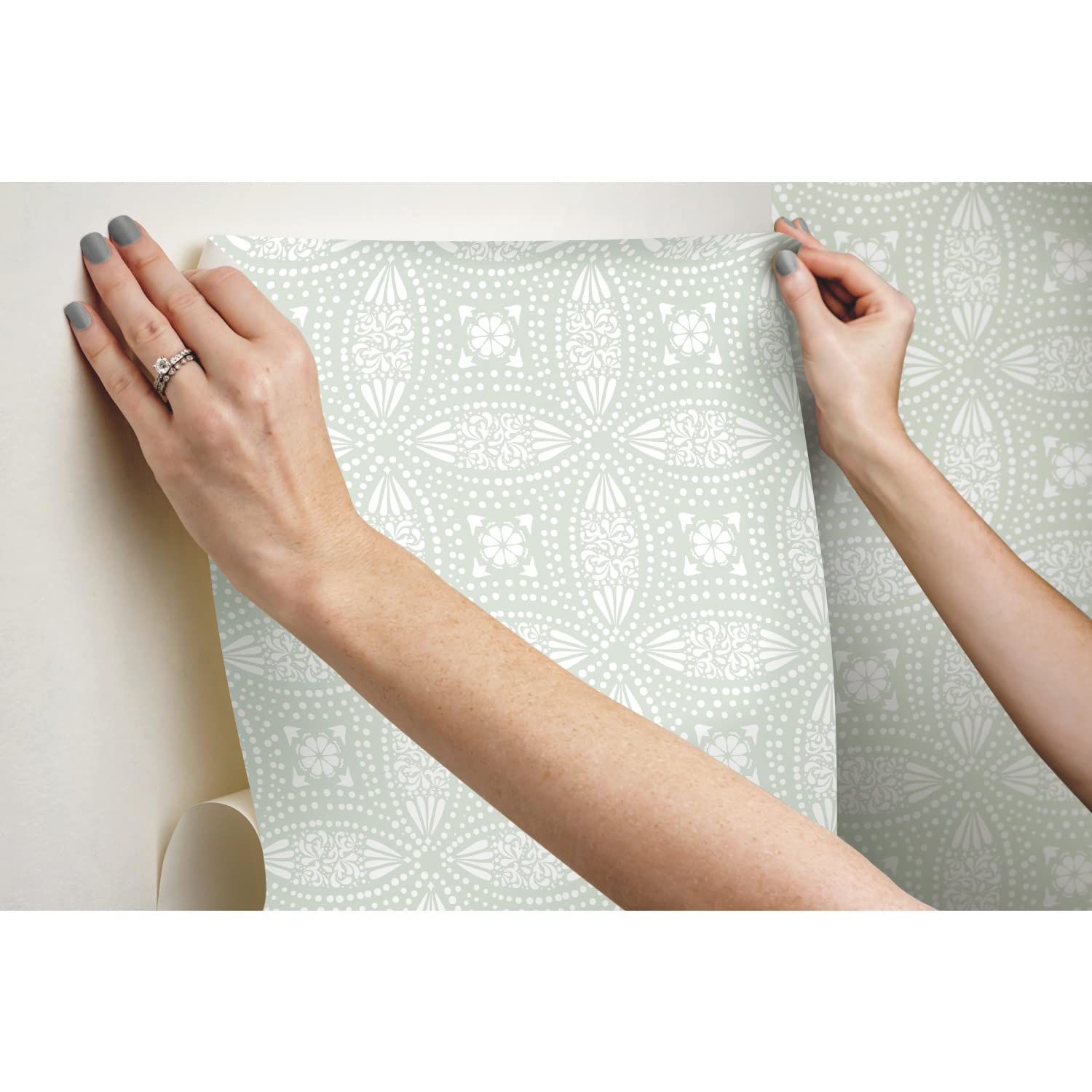 Roommates RMK12171WP Green Overlapping Medallions Peel and Stick 