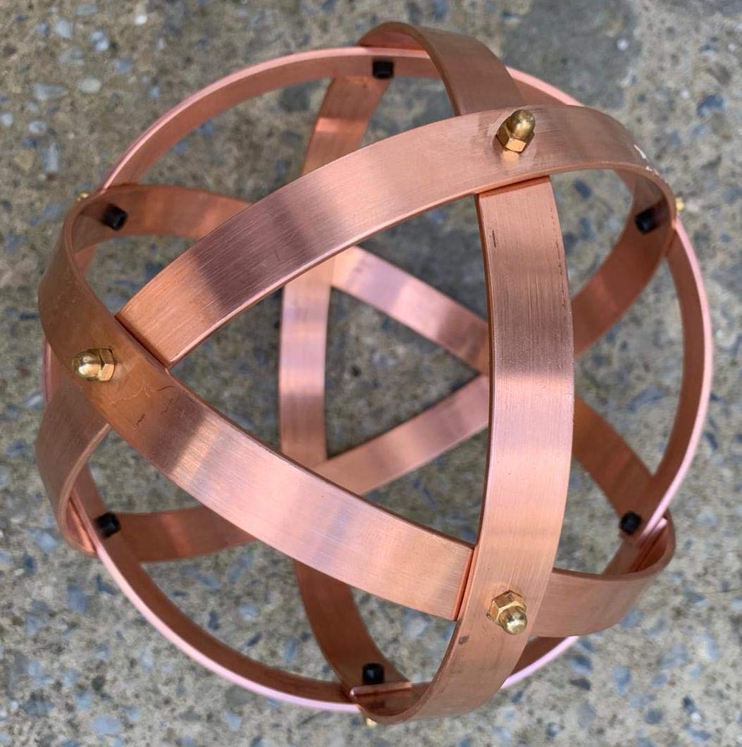 Genesa Crystal in Rame, 21cm di diametro, fasce larghe 20mm, intrecciate simmetricamente e fissate con dadi ciechi in ottone
