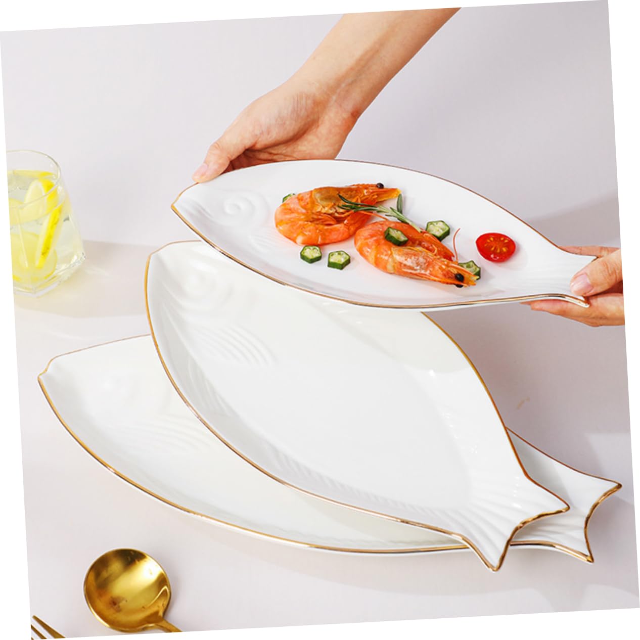 BESTonZON Piatto Ceramica Forma Pesce Decorativo Con Dorato Vassoio Portata Antipasti e Snack Per Sushi Frutta e Pesce Lavabile in Lavastoviglie Design Creativo e Superficie Liscia