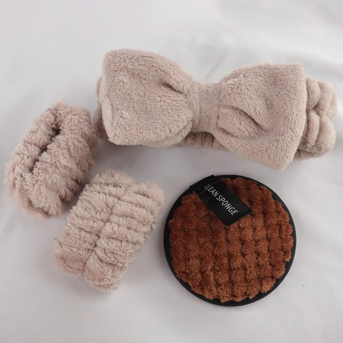 Gege Bear Juego de esponjas de maquillaje multiforma, colección Beauty Puff de 20 piezas con diadema y esponja limpia, juegos de rosa, morado, beige y brillante, kit de licuadora facial para crema