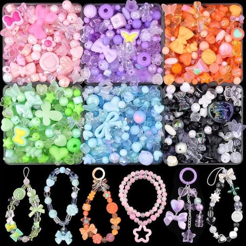 Materiali di alta qualità per creazioni durature: Questo set di perline utilizza beads di acrilico resistenti con superficie liscia e colori brillanti, combinati con accessori solidi per charms. Le beads sono resistenti alla rottura e al colore, garantendo creazioni fai-da-te durevoli che portano gioia nel tempo.