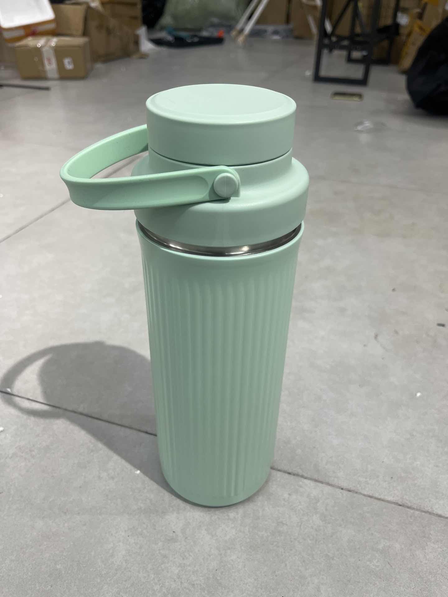Tragbarer Muttermilchkühler 1,5L mit 2x300ml Muttermilchaufbewahrungsflaschen, 360° Gesamtkühlung Babyflaschenkühler für Unterwegs & Reise, Wiederverwendbares Stillzubehör mit langlebiger Kühlung