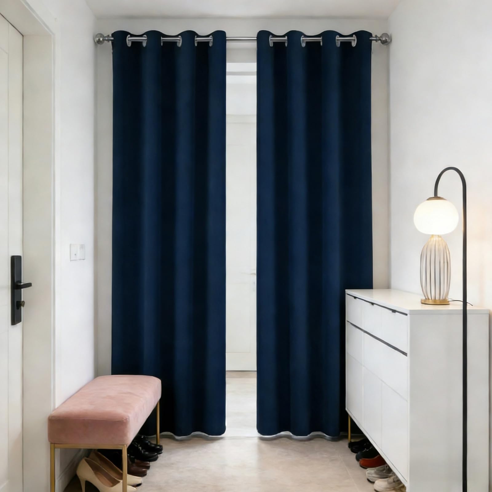 Rideaux opaque bleu marine isolant à l'aspect lourd et dense