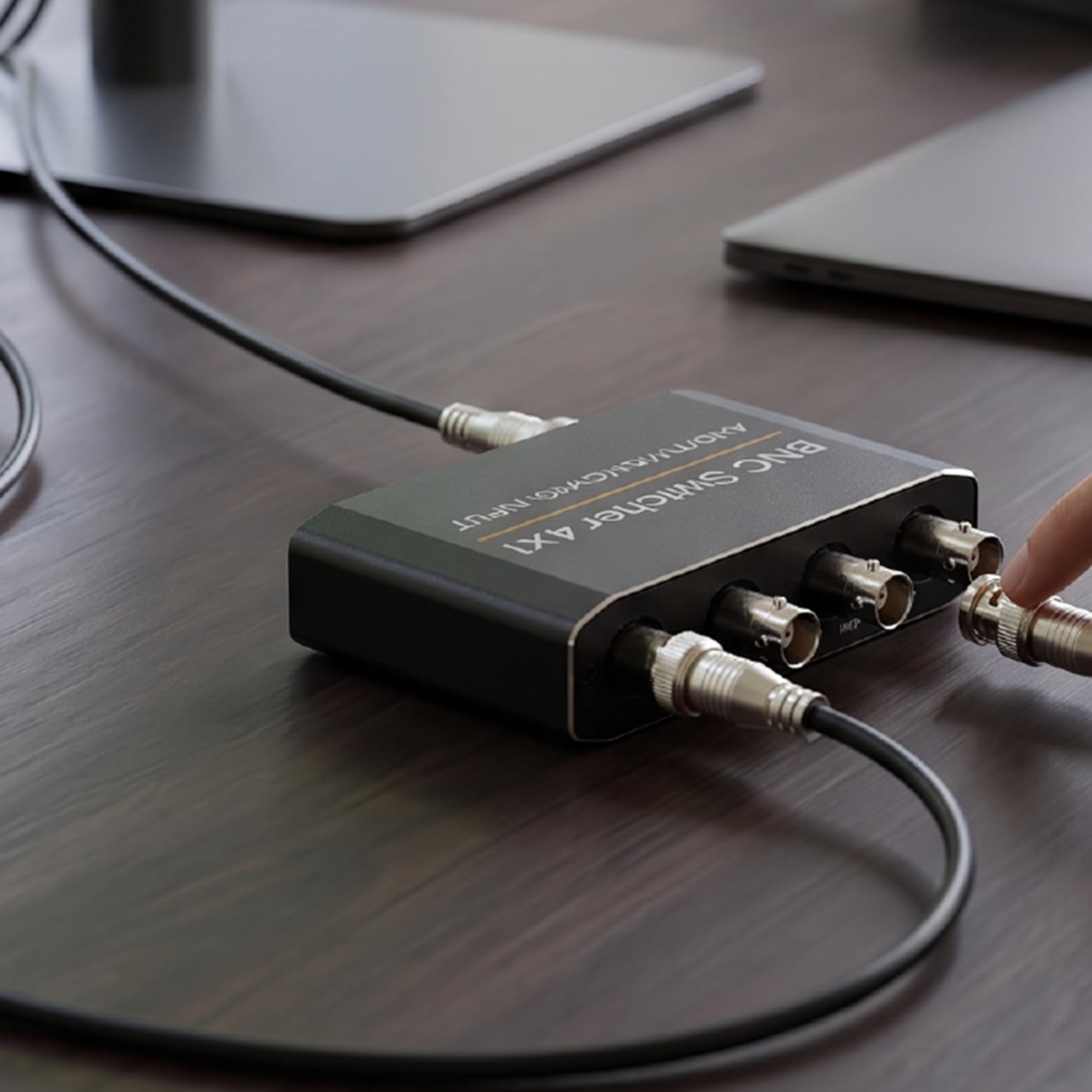 Sxhlseller 4-kanałowy BNC AHD TVI CVI CVBS na HDMI VGA 1080P