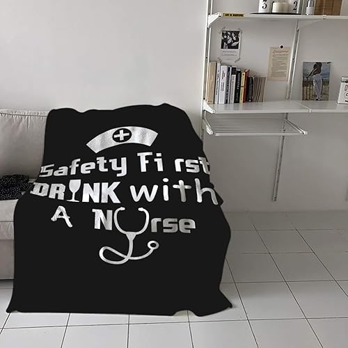 Miniatura 4 de Manta de franela suave y mullida de 40 x 50 pulgadas, gorro de enfermera, bebida con una enfermera, color negro, acogedora y ligera, manta de cama