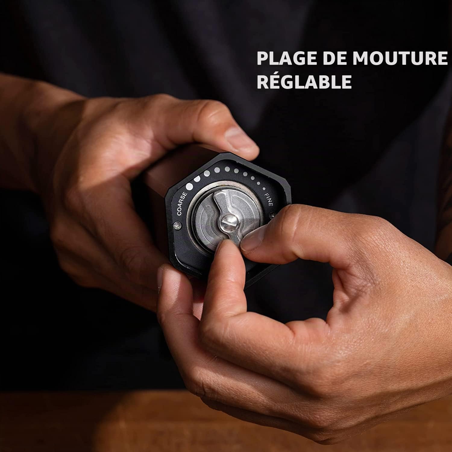 HexClad HexMill Moulin à poivre de qualité professionnelle très résistant, rechargeable, en aluminium noir mat, dix réglages de mouture grossière réglables