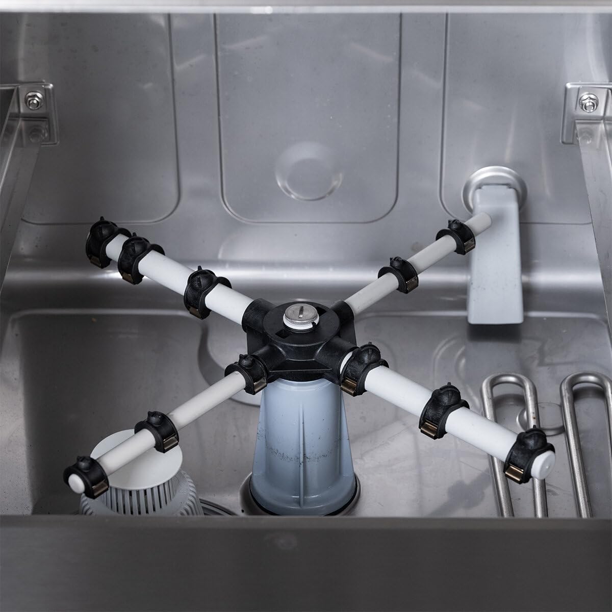 GastroHero Gläserspülmaschine, 40x40 cm, 230 V, Edelstahl PROFI-GLSM40SL | 30 Körbe/Stunde, mit Ablaufpumpe, Reiniger- & Klarspüldosierer, Made in Europe, 270 mm Einschubhöhe, 3 variable Spülprogramme