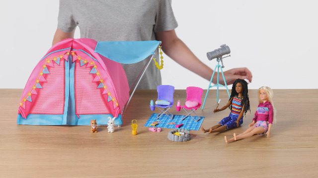 Barbie Abenteuer zu zweit Camping-Spielset mit Zelt, inkl. 2 Puppen, Camping Zubehör und Tiere, Geschenk für Kinder, Spielzeug ab 3 Jahre,HGC18 Spielzeug