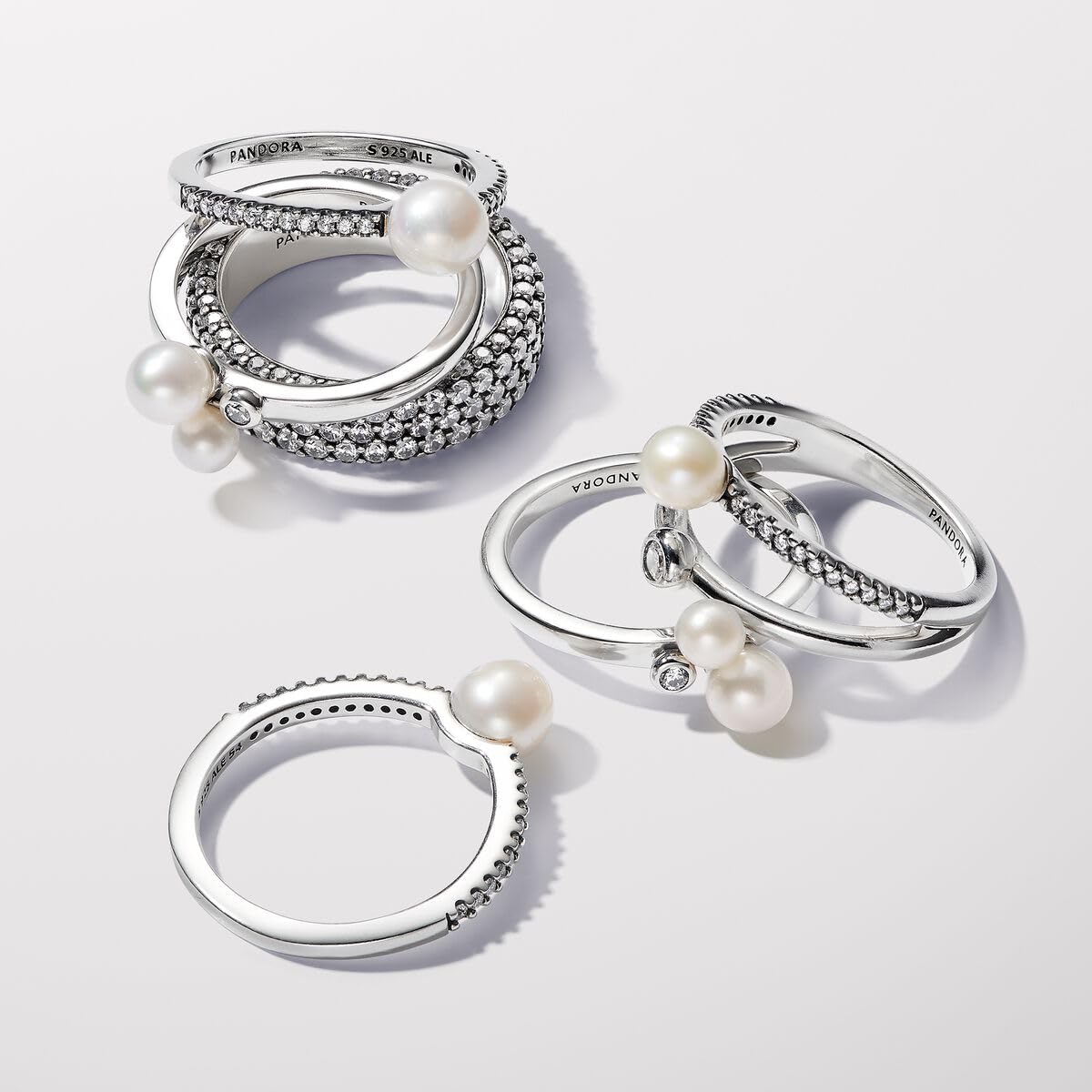 PANDORA Timeless Anillo de plata de ley con perla blanca cultivada de agua dulce tratada y circonitas cúbicas transparentes