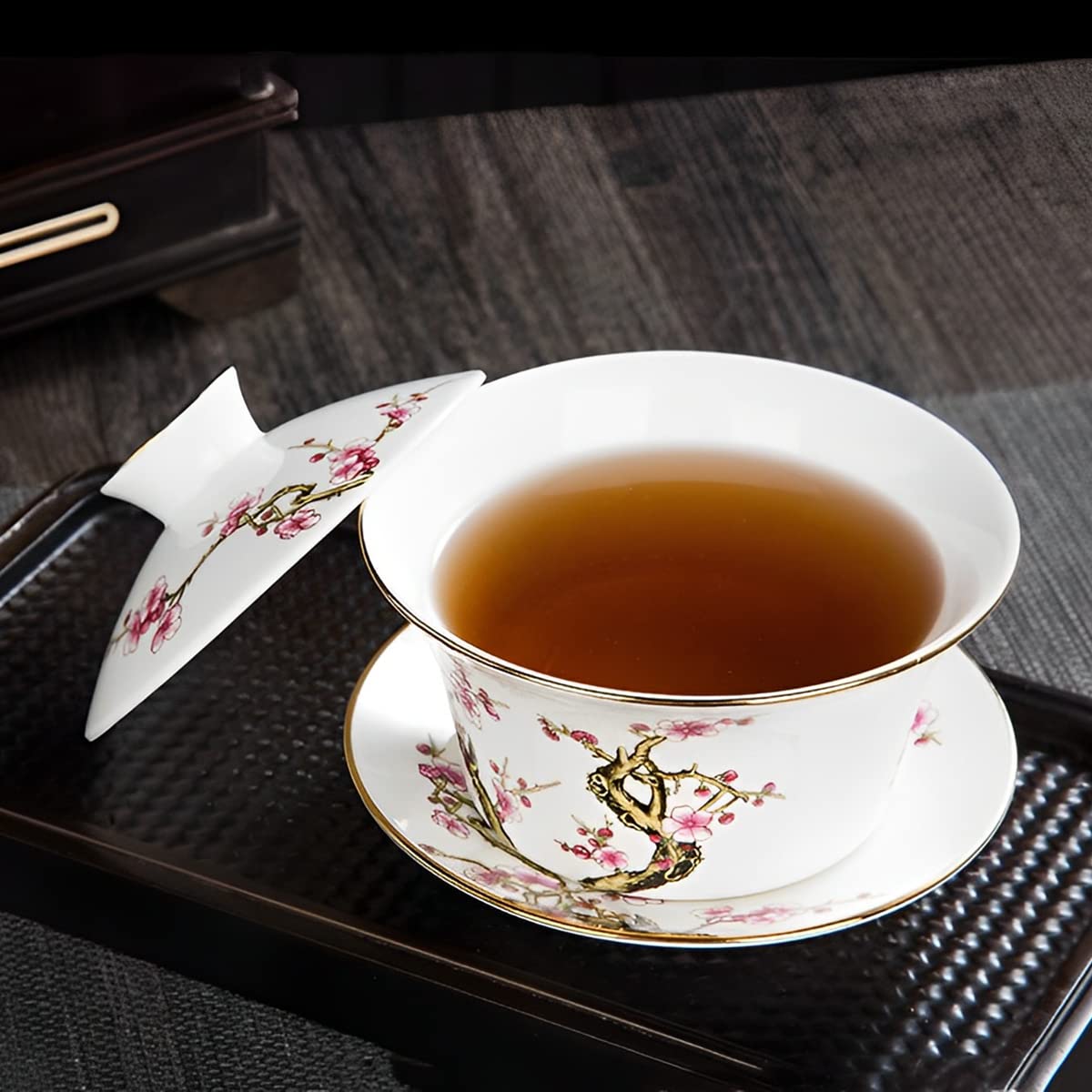 Gaiwan 300ml, Chinesische Teetasse mit Deckel, Traditionelle Porzellan Teebecher mit Reliefmuster für Pflaume, Weiß