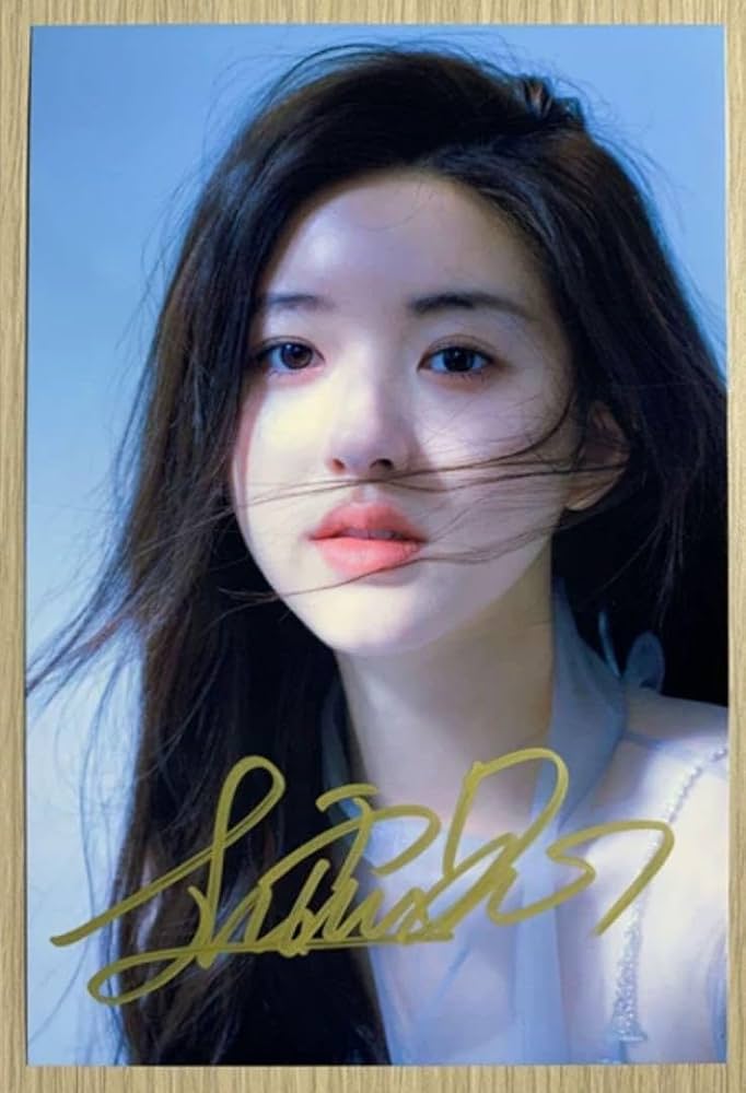 Amazon.co.jp: 趙露思 昔の直筆サイン写真まとめ : おもちゃ