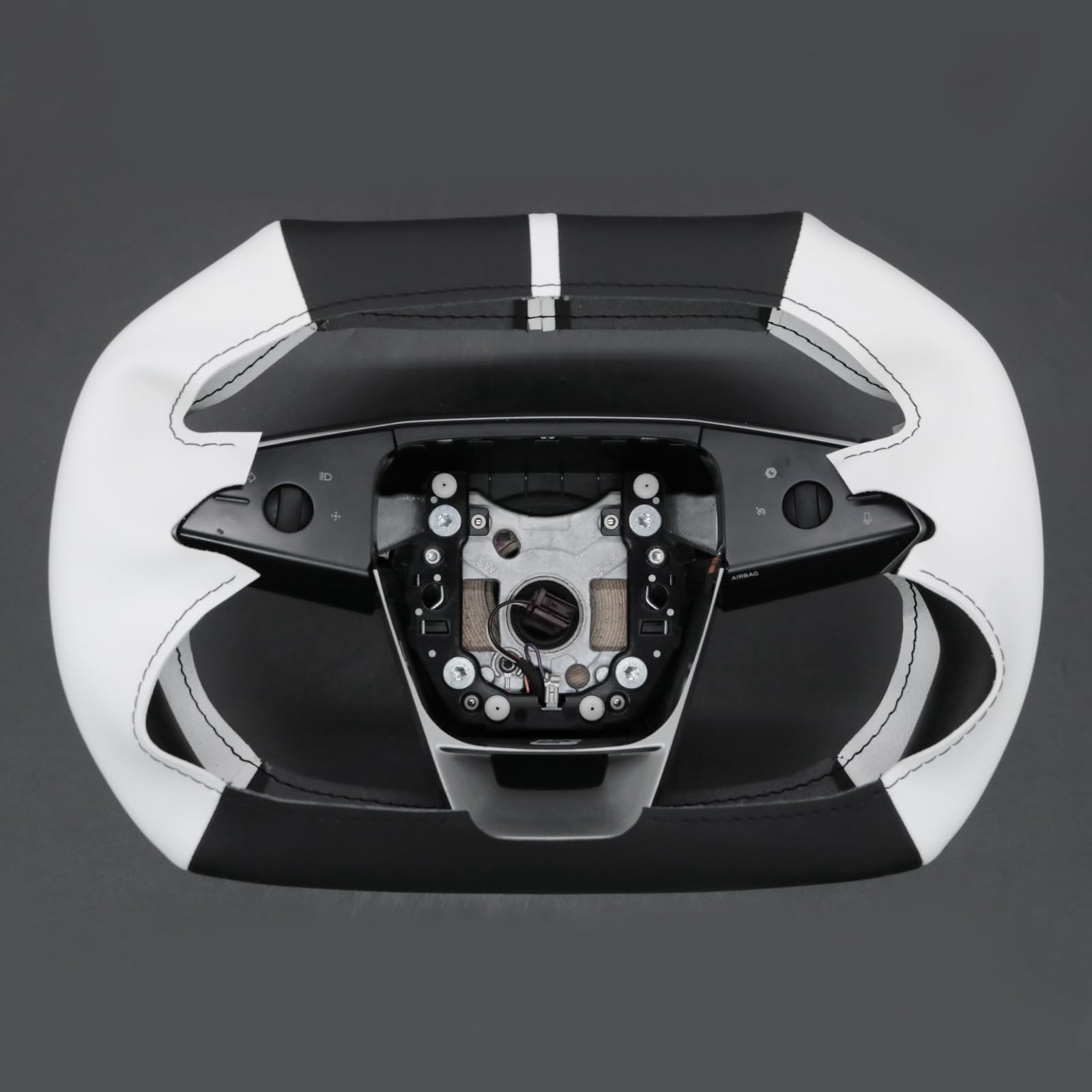 MEWANT Funda de volante de cuero de costura DIY blanca para volante de Tesla Cybertruck 2023-2025 Accesorios de volante para accesorios interiores de Cybertruck