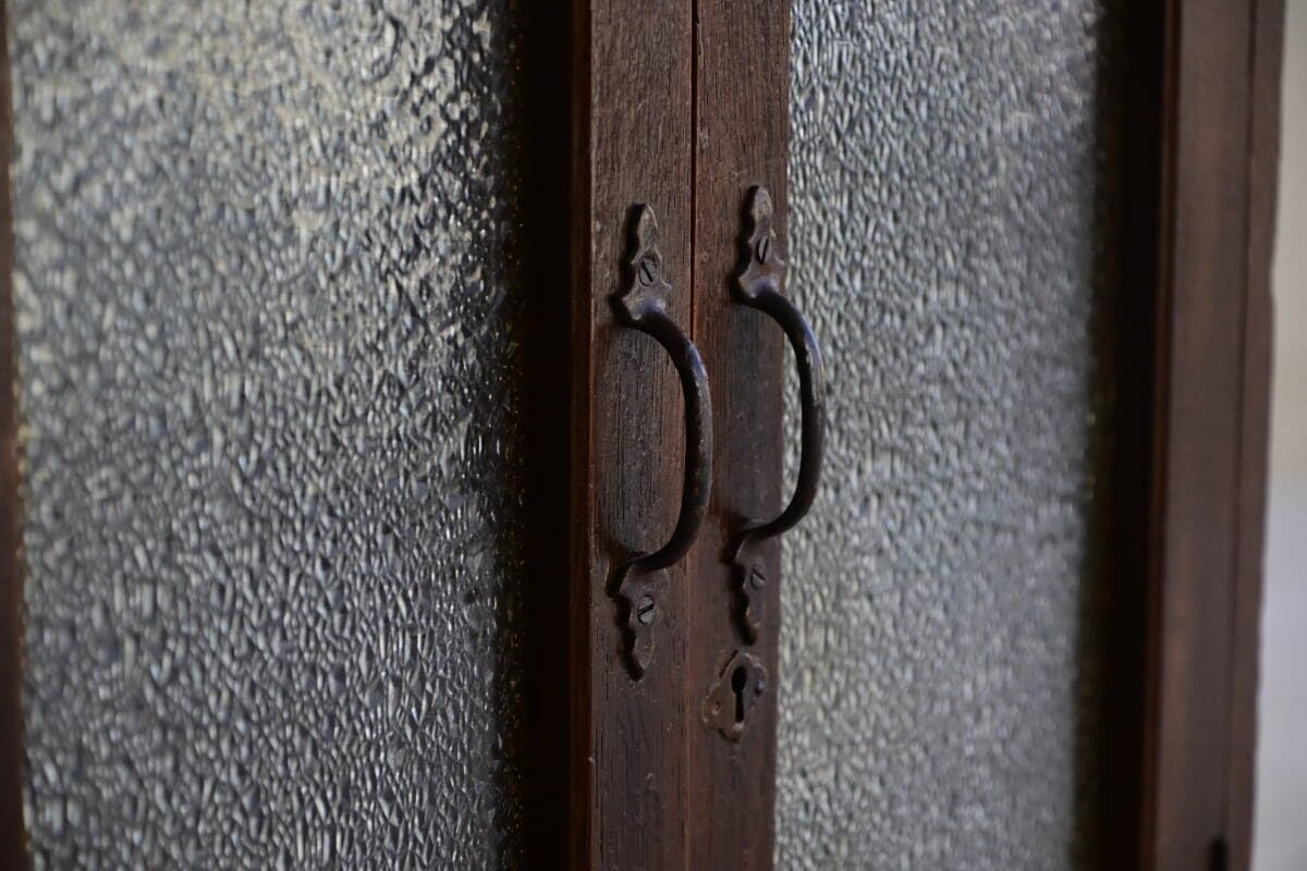 【美品】ブラウン木製ガラス扉本棚 アンティーク レトロ 美品】ブラウン木製ガラス扉本棚 アンティーク レトロ Amazon.co.jp