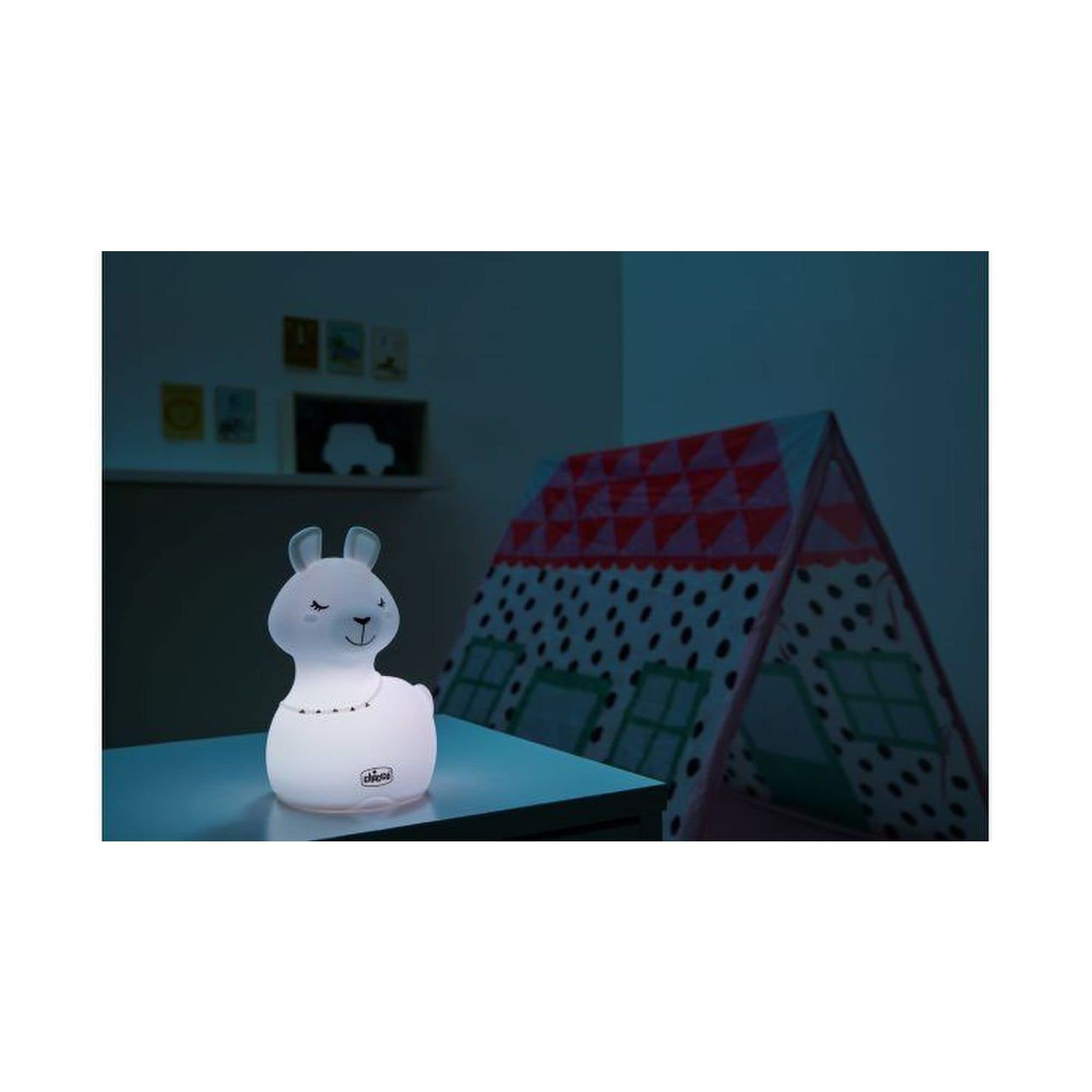Chicco Luce Notte, Luce Notturna Ricaricabile Per Bambini a Forma Di Simpatico Lama, Luce Notte Portatile, Morbido Materiale, 8 Luci Multicolore, Cavo USB Incluso, 0 Mesi+