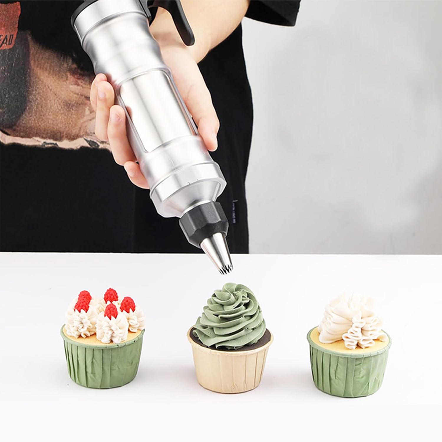 Seringue à Gâteau En Acier Inoxydable, Seringue à Garnir Réutilisable Avec 6 Douilles, Accessoire De Pâtisserie Pour Décoration De Gâteaux, Cupcakes, Beignets Et Pâtisseries