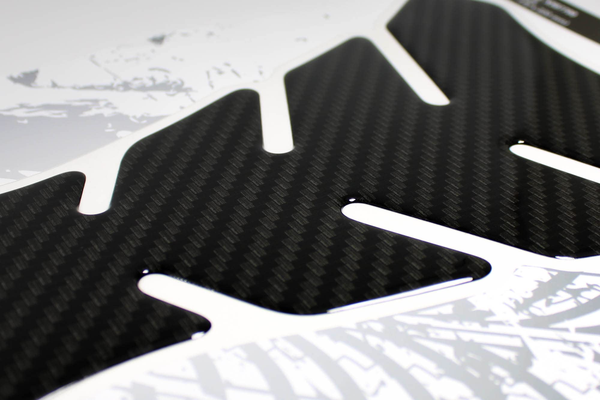 Adesivo Per Serbatoio Moto BIKE-label Effetto Carbonio 3D – Nero, 172x220 Mm, Resistente A Benzina E Graffi, Made In Germany - 3