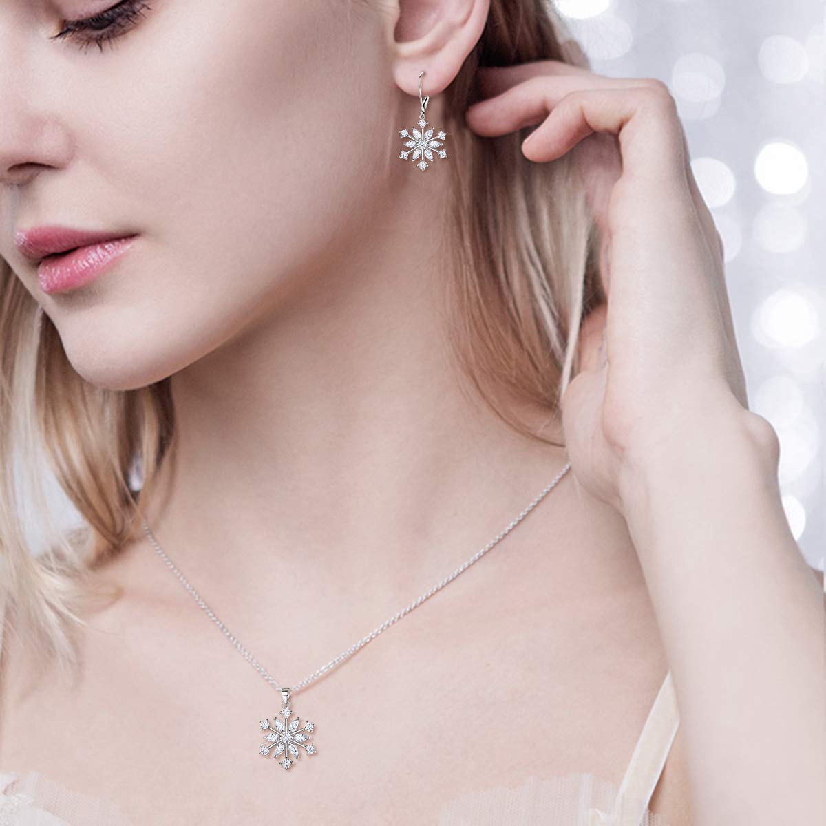 EVER FAITH Fiocco di Neve Jewerly Set Argento Inverno Accessorio Lucente Zircone Fiore Collana Leverback Orecchini Set