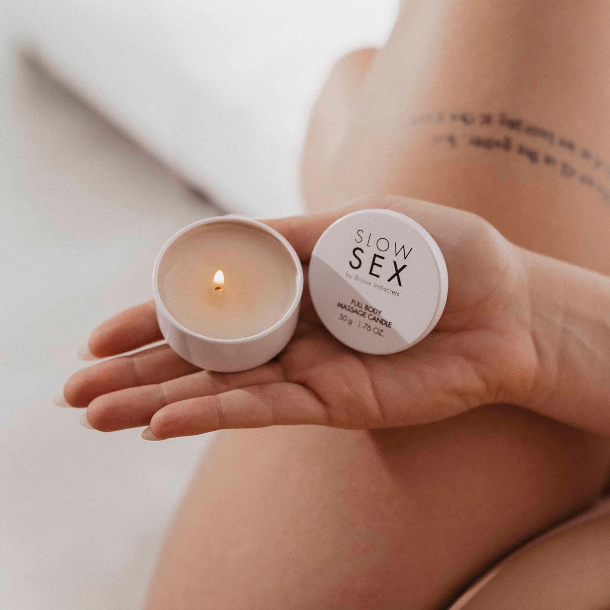 Bougie de massage érotique - Avec des huiles naturelles et végétaliennes - Sans cire - Parfum de noix de coco -Massages Corporels Complets - 50g